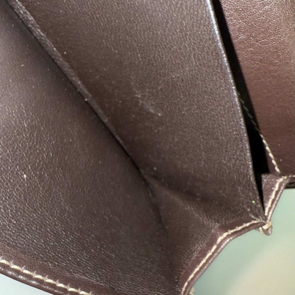 Gucci Tan and Brown Heart Clasp Wallet - Picture 9 of 17
